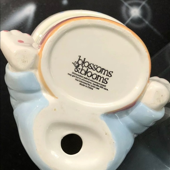 Blossoms and Blooms Porcelain Pastel Bunny Planter - Picture 6 of 7